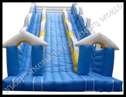 COMMERCIAL INFLATABLE SLIDE